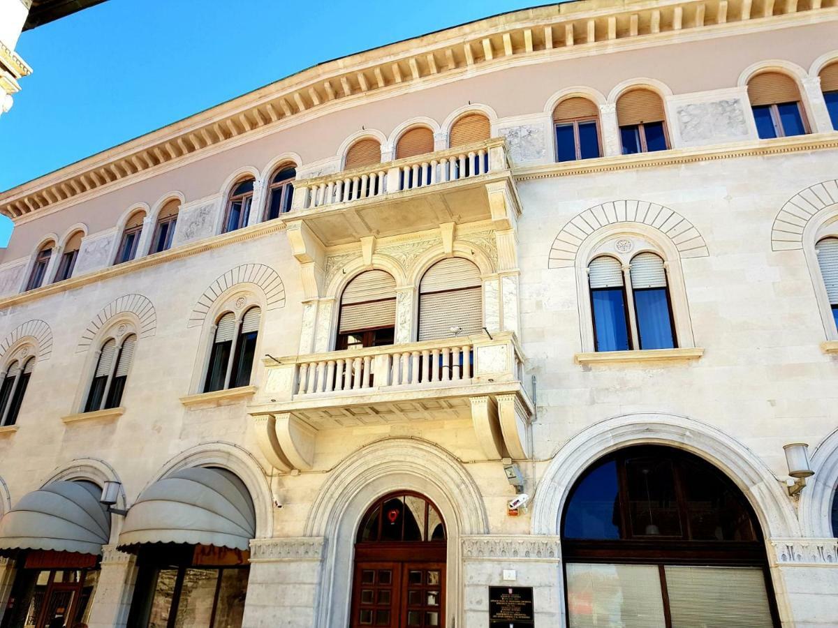 Porta D'Oro Rooms พูลา ภายนอก รูปภาพ